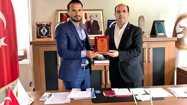 ŞEHİTOĞLU'NDAN GENEL BAŞKAN SÖZEN'E PLAKET