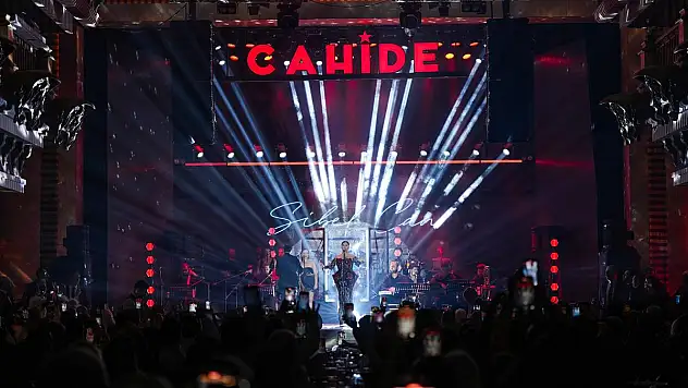 Sibel Can, Sezonu Açtı