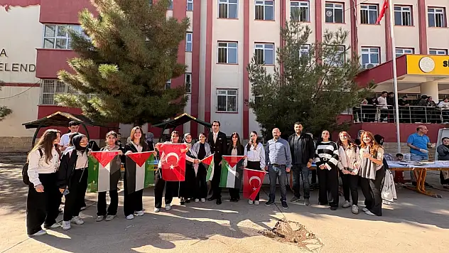 Siirt 14 Eylül Anadolu Lisesi'nden Gazze'ye Yardım Kermesi