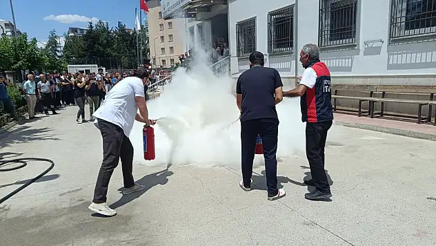 Siirt Ağız ve Diş Sağlığı Merkezi'nde Yangın Tatbikatı Gerçekleştirildi