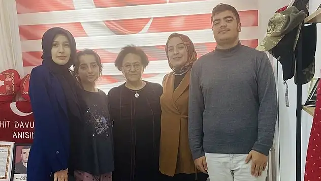 Siirt AK Parti Kadın Kolları Başkanı Av.Betül Tuğba Mavi'den Şehit Eşine Ziyaret