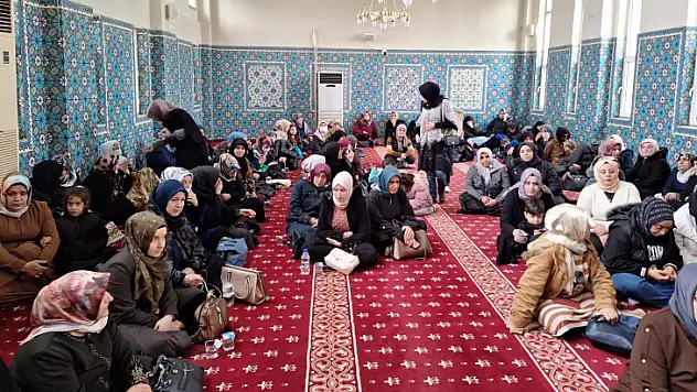 Siirt AK Parti Kadın Kolları Tarafından 6 Şubat Depremlerinde Hayatını Kaybedenler İçin Mevlit Okutuldu