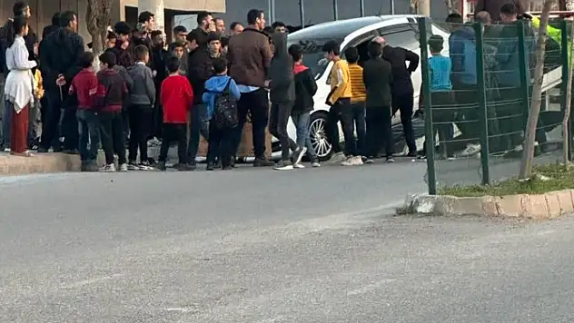 SİİRT-BATMAN KARAYOLUNDA KAZA: 1 YARALI