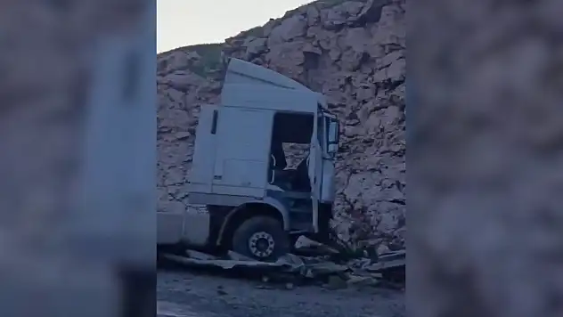 Siirt-Batman Karayolunda Tır Kazası: Sürücü Hafif Yaralı Kurtuldu