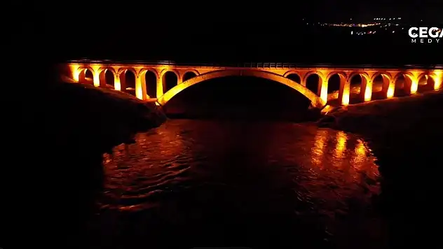 Siirt-Batman Sınır Hattındaki Aviski Köprüsü Işıklandırıldı