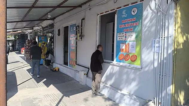 Siirt Baykan'da Fırıncılar Belediyenin Ucuz ekmek Satışını Protesto Etmek İçin Üretimi Durdurdular