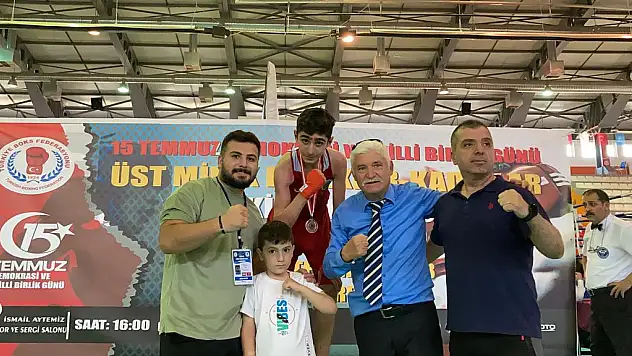 Siirt Belediye Spor Kulübü Boksçusu Muhammed Ali Özgür Türkiye Üçüncüsü Oldu