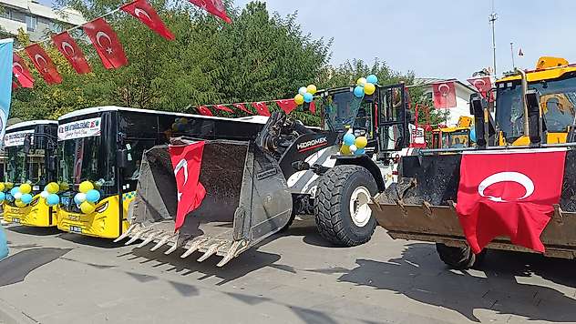 Siirt Belediyesi Araç Filosunu Güçlendirdi: 15 Yeni Otobüs ve 6 İş Makinesi Hizmete Alındı