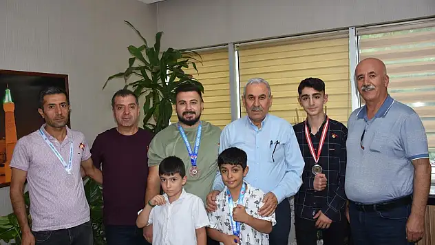 Siirt Belediyesi Başarılı Sporcuları Altınla Ödüllendirdi
