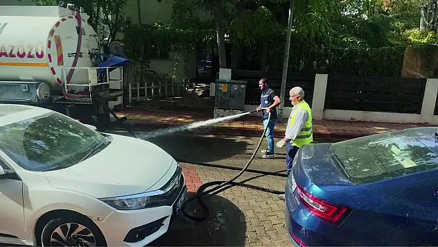 Siirt Belediyesi Cadde ve Sokakları Yıkamaya Devam Ediyor (VİDEOLU HABER)