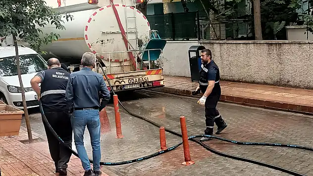 Siirt Belediyesi Cadde ve Sokakları Yıkadı