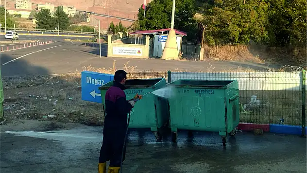 Siirt Belediyesi Çöp Konteynerlerini Dezenfekte Etti
