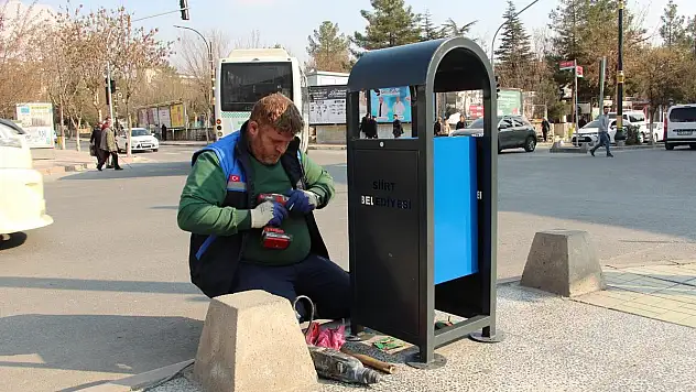 SİİRT BELEDİYESİ ESKİYEN ÇÖP KUTULARI YENİLENİYOR
