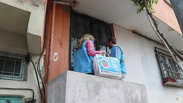 Siirt Belediyesi,  'Hoş Geldin Bebek' Paketlerini Ailelere Teslim Ediyor