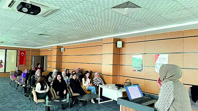 Siirt Belediyesi Kadın Yaşam Merkezinde AİDS ve Aile Planlaması Seminerleri