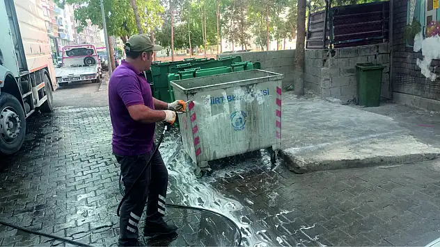 Siirt Belediyesi Konteynerleri Yıkadı