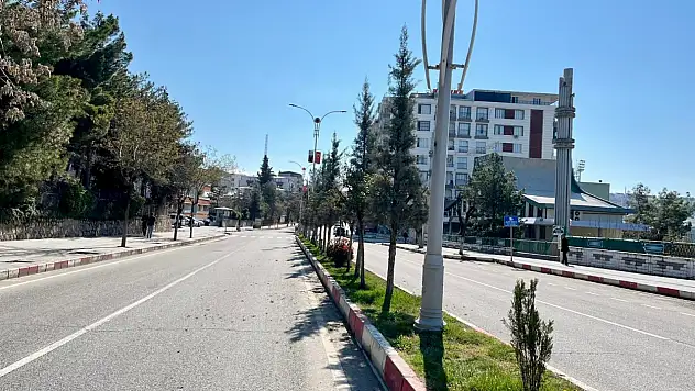 Siirt Belediyesi'nden Bahar Mesaisi: Yeşil Alanlarda Bakım Çalışmaları Hızlandı