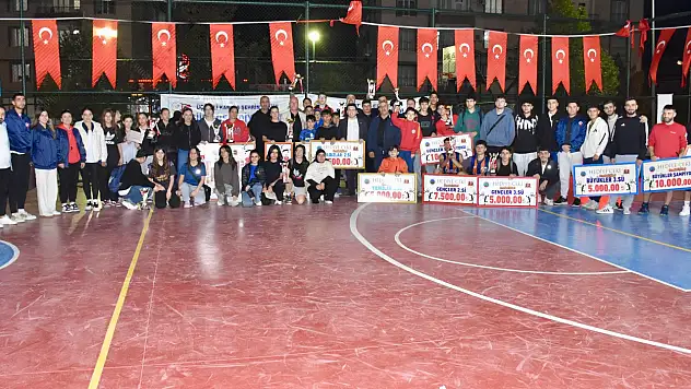 Siirt Belediyesi'nin 3x3 Sokak Basketbolu Turnuvası sona erdi: 39 takım kıyasıya mücadele etti!