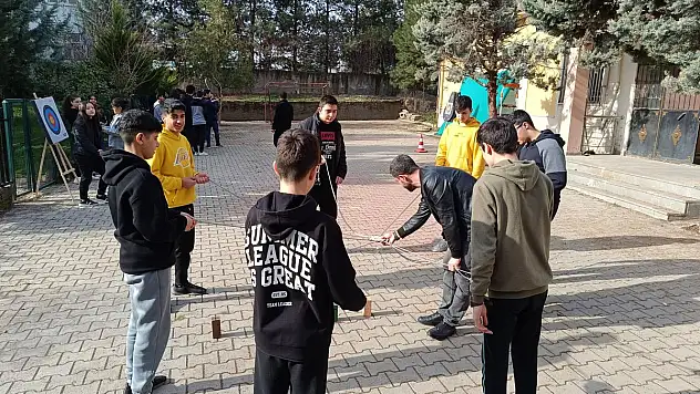 Siirt Belediyesi, Okullarda Öğrencileri Sporla Buluşturmaya Devam Ediyor