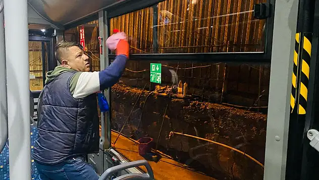 Siirt Belediyesi Otobüsleri Dezenfekte Edildi