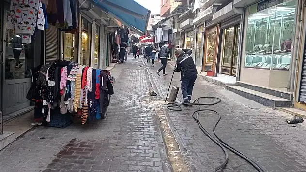 SİİRT BELEDİYESİ SİSKİ EKİPLERİNCE RÖGARLAR TEMİZLENİYOR