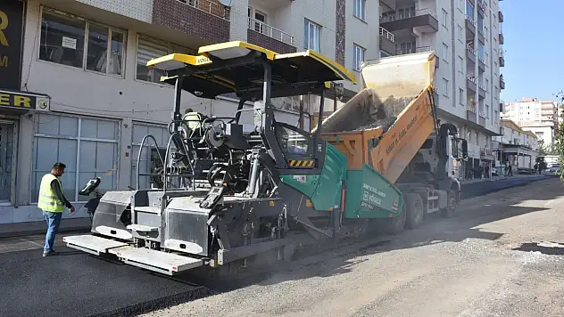 Siirt Belediyesi Yağış Nedeniyle Asfalt Çalışmalarına Ara Verdi