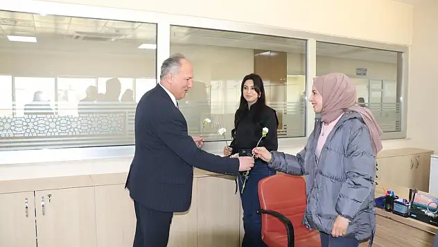 Siirt Belediyesi'nde Anlamlı 8 Mart Dünya Kadınlar Günü Kutlaması