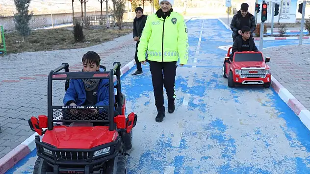 Siirt Belediyesi'nden Çocuklara Trafik Güvenliği Eğitimi