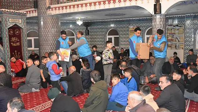 Siirt Belediyesi'nden Kadir Gecesi'nde Vatandaşlara İkram