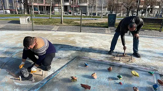 Siirt Belediyesi'nden Parklardaki Oyun Gruplarına Bakım ve Onarım Çalışması
