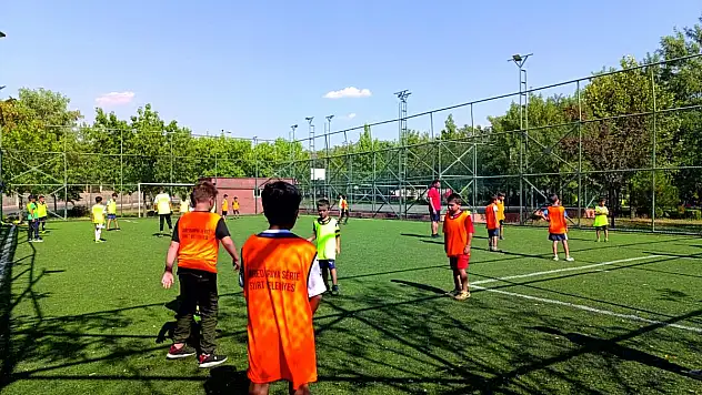 Siirt Belediyesi'nin Yaz Spor Kursları Çocukların Gelişimine Katkı Sağlıyor