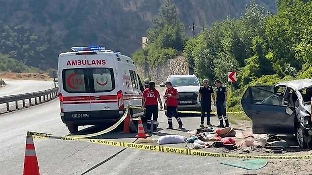 Siirt - Bitlis Kara Yolunda Kaza: 10 Yaşındaki Çocuk Hayatını Kaybetti, Aynı Aileden 3 Kişi Ağır Yaralandı