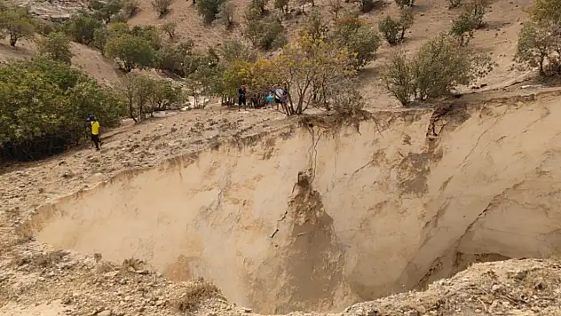 Siirt Botan Vadisi Milli Parkı'nda 30 Metre Derinliğinde Dev Bir Obruk Keşfedildi!