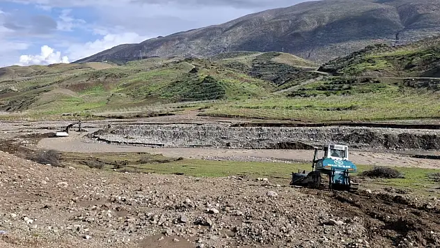 Siirt DSİ ve Özel İdare'den Taşkın Önleme Çalışmalarına Devam Ediyor