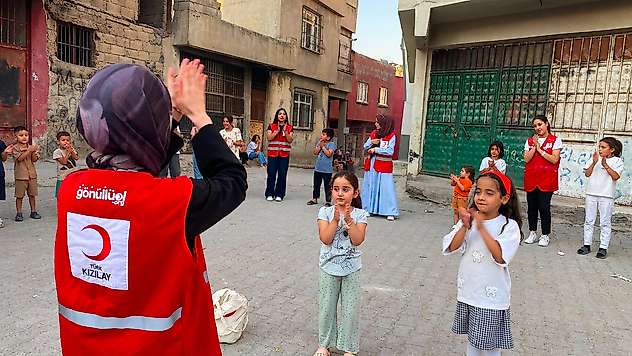 Siirt Dumlupınar Mahallesi'nde Renkli Görüntüler: Minikler Oyun ve Şarkılarla Eğlendi