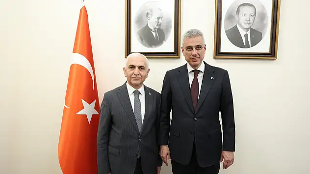 Siirt'e 400 Yataklı Yeni Hastane ve Doktor Ataması Gündemde: Mervan Gül'den Bakan Memişoğlu'na Ziyaret
