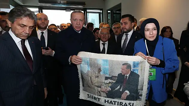 Siirt'e Ait El Dokuması Tiftik Battaniyesi Cumhurbaşkanı Erdoğan'a Takdim Edildi