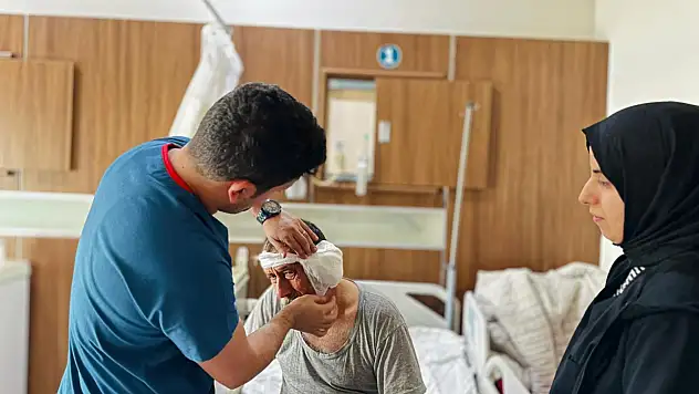 Siirt Eğitim ve Araştırma Hastanesi'nden büyük başarı: 85 mm'lik parotis kitlesi çıkarıldı