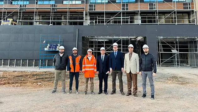 Siirt Eğitim ve Araştırma Hastanesi Ek Hizmet Binasında Çalışmalar Yerinde İncelendi