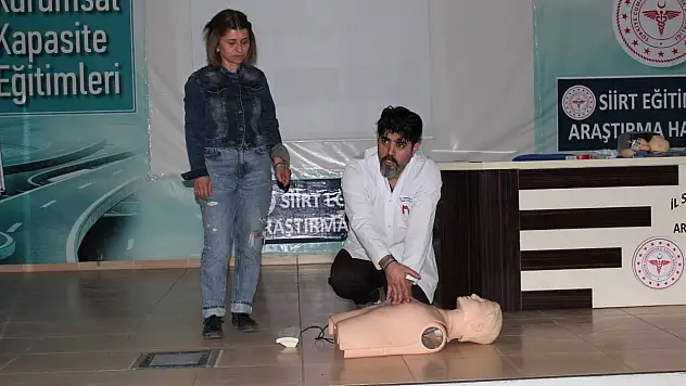 Siirt Eğitim ve Araştırma Hastanesi'nde CPR Eğitimi: Personelin Acil Müdahale Becerileri Güçlendirildi