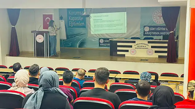 Siirt Eğitim ve Araştırma Hastanesi'nde Cerrahi Alan Enfeksiyonları Eğitimi Verildi