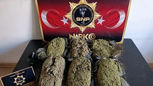Siirt Emniyeti Uyuşturucu Tacirlerine Göz Açtırmıyor: 3 Kilo 300 Gram Esrar Ele Geçirildi