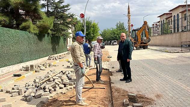 Siirt Eruh'ta doğalgaz çalışmaları sonrası bozulan yollar yenileniyor