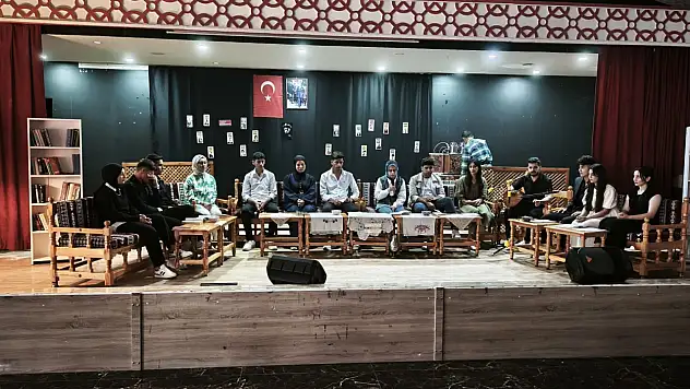 Siirt Eruh'ta ''Edebiyat Kahvehanesi'' Etkinliği Düzenlendi