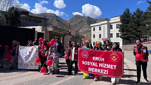 Siirt Eruh'ta otizm farkındalığı için yürüyüş düzenlendi