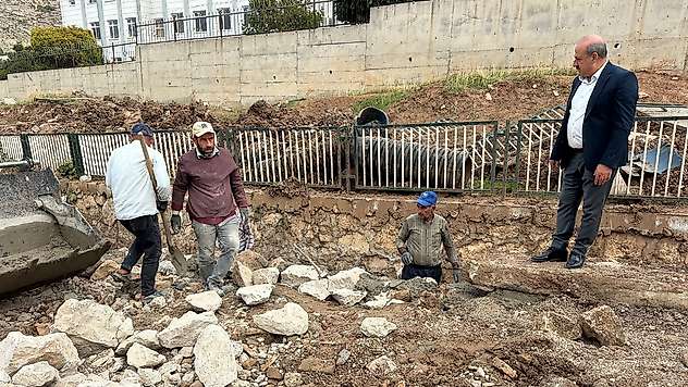 Siirt Eruh'ta TOKİ Yolunda Kilit Parke ve Taş Duvar Çalışması Başladı