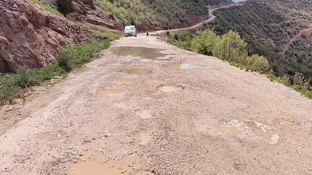 Siirt Eruh'ta Tünel Yolunda Çökmeler Oldu Sürücüler Eski Yola Yöneldi