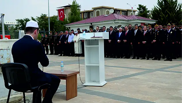 Siirt Garnizon Şehitliğinde Anma Programı Düzenlendi