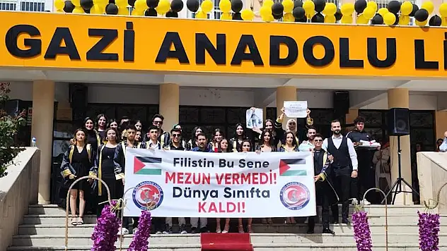 Siirt Gazi Anadolu Lisesi Mezuniyet Töreni'nde Dikkat Çeken Pankart