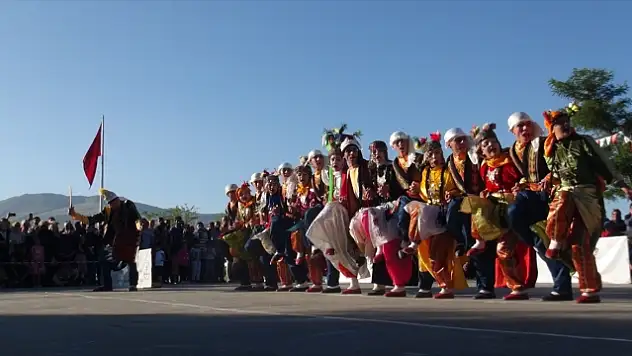 Siirt Gençlik Merkezi 2. Olan  Halk Oyunları Ekibini Ağırladı